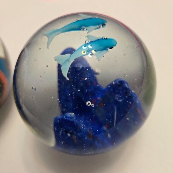Handcrafted Glass Paperweight Set With Oceanic Scene Dolphins bubbles colorful - Picture 11 of 11